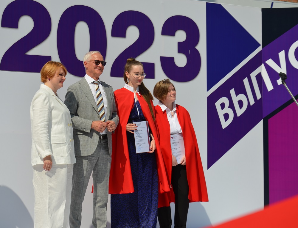 Выпускной Университета сервиса - 2023 состоялся!