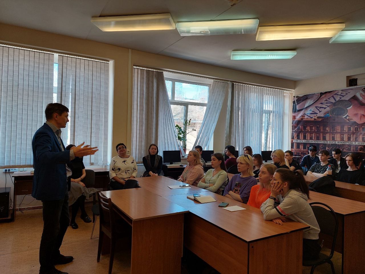 Финансовый эксперт провел встречу со студентами экономических специальностей